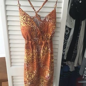 Floral pattern cross back tank top.